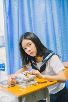 透明的比基尼美女图片